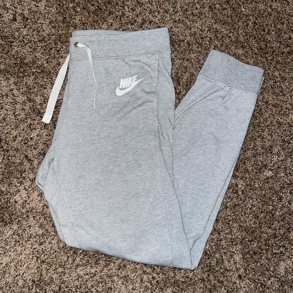 Women’s Nike sweat pants joggers grey size medium